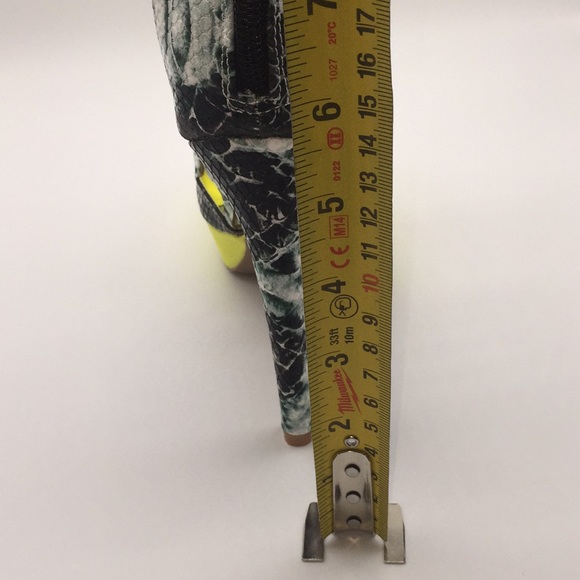 Qupid Women’s Platform Green Faux Snakeskin 5.5 in Heels Size 8 - Picture 9 of 16